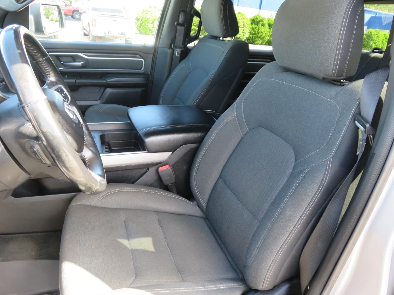 RAM 1500 Big Horn 4x4 Crew Cab 5'7" Box 2020