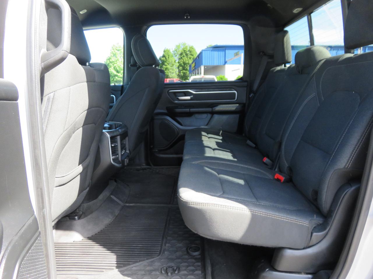 RAM 1500 Big Horn 4x4 Crew Cab 5'7" Box 2020