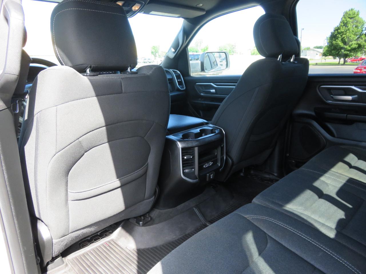 RAM 1500 Big Horn 4x4 Crew Cab 5'7" Box 2020