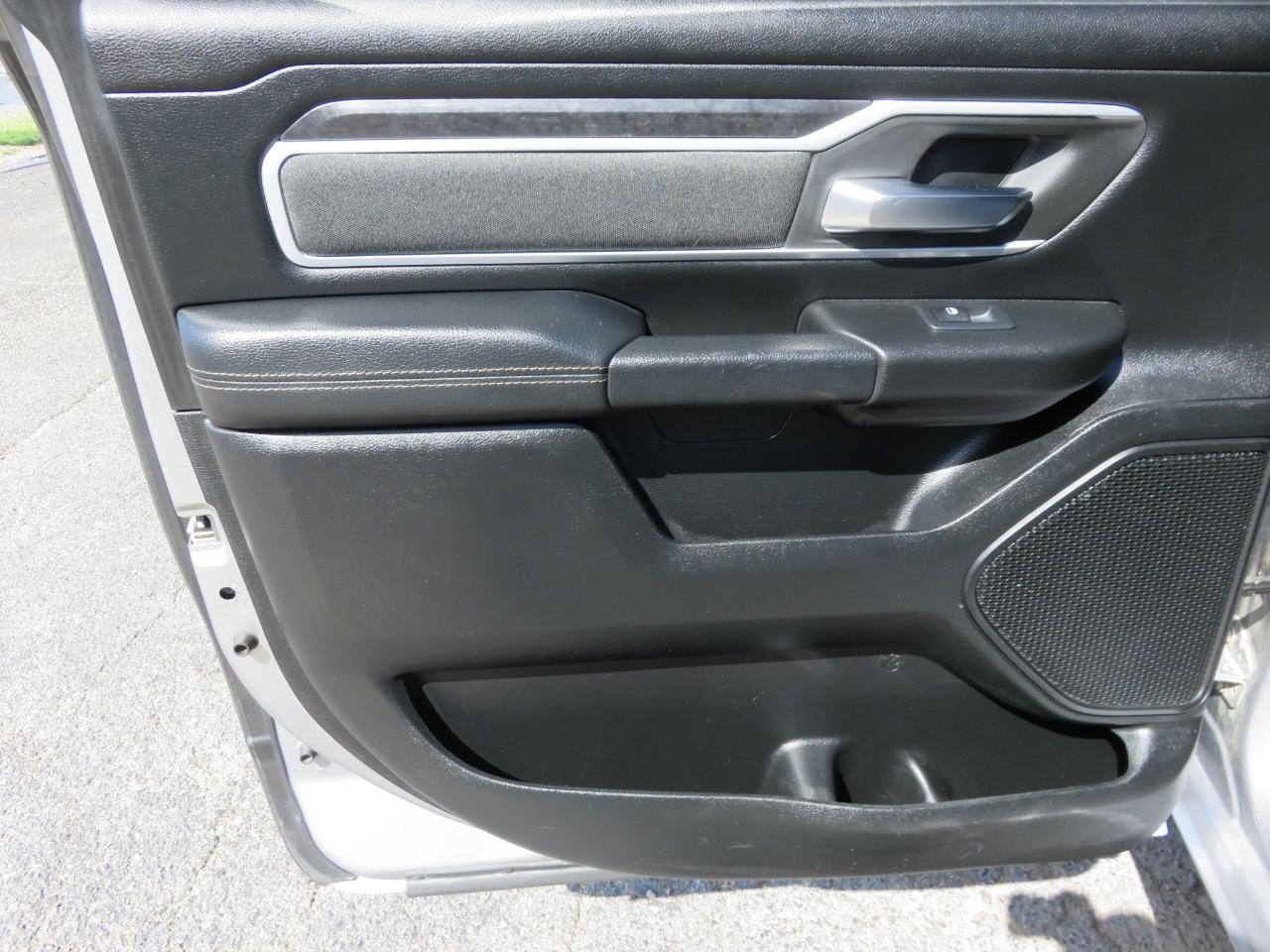 RAM 1500 Big Horn 4x4 Crew Cab 5'7" Box 2020