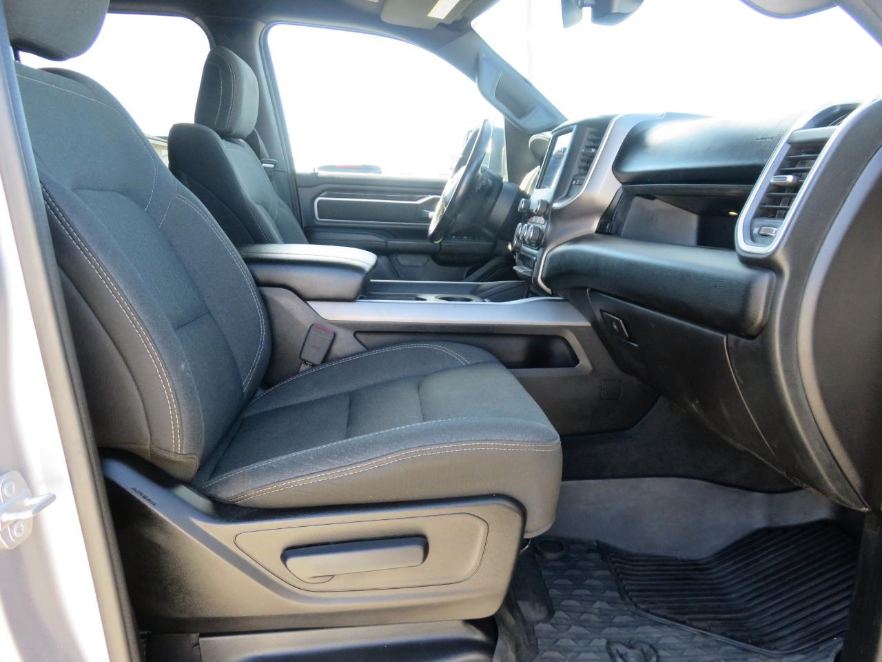 RAM 1500 Big Horn 4x4 Crew Cab 5'7" Box 2020
