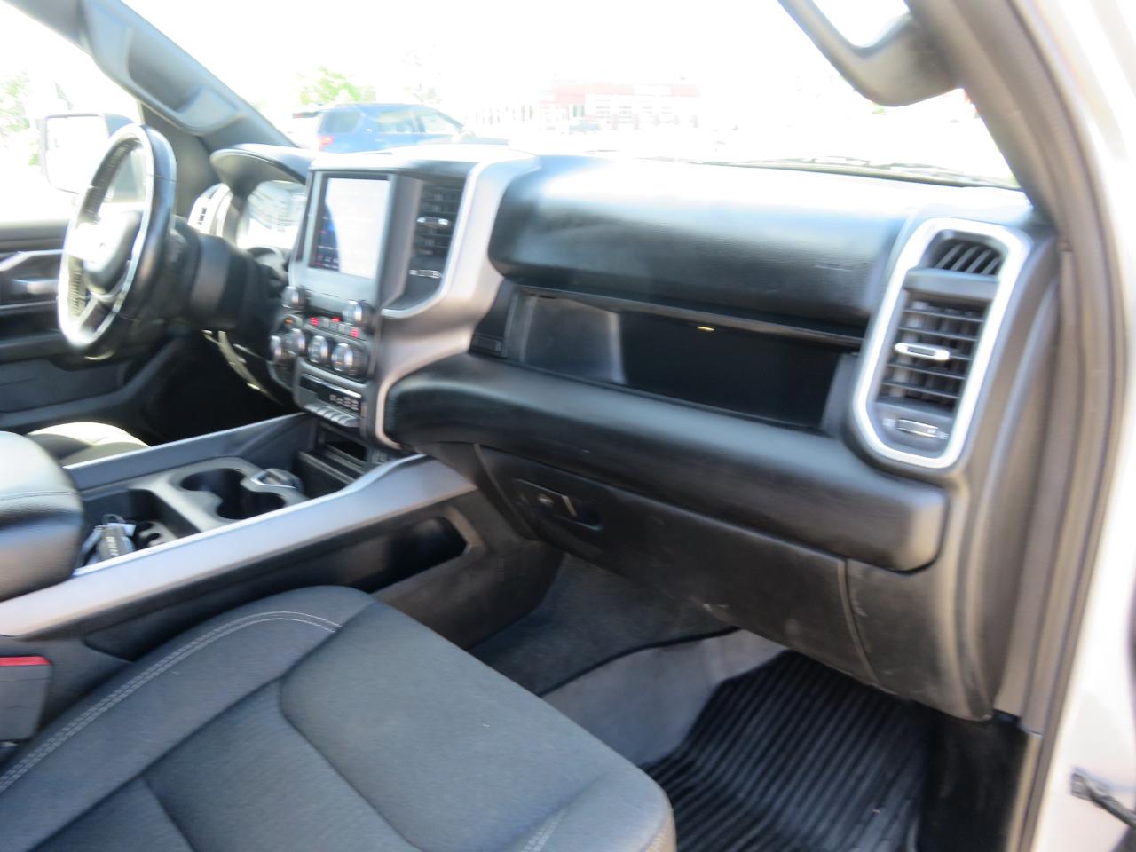 RAM 1500 Big Horn 4x4 Crew Cab 5'7" Box 2020