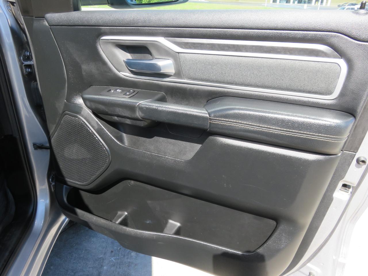RAM 1500 Big Horn 4x4 Crew Cab 5'7" Box 2020