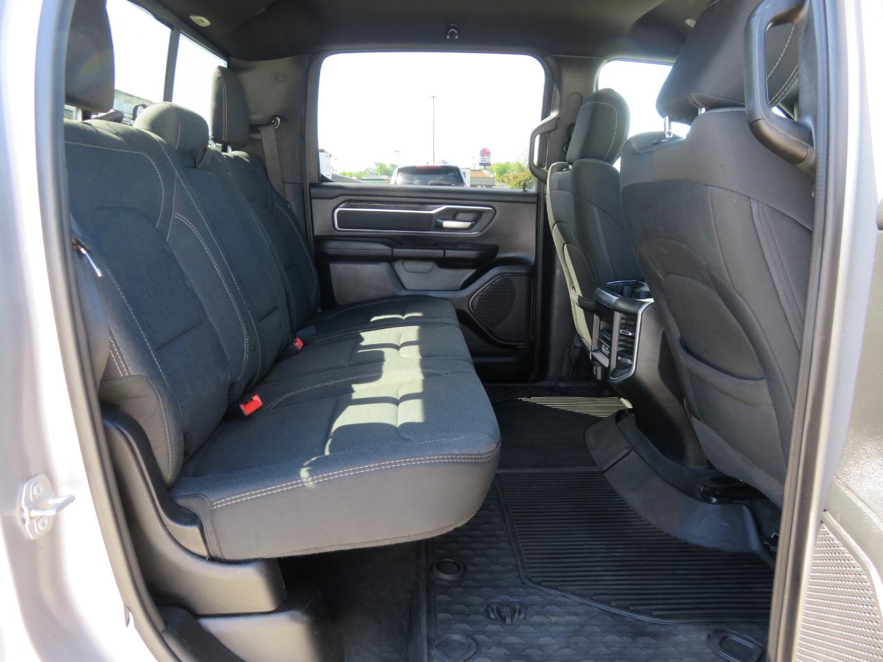 RAM 1500 Big Horn 4x4 Crew Cab 5'7" Box 2020