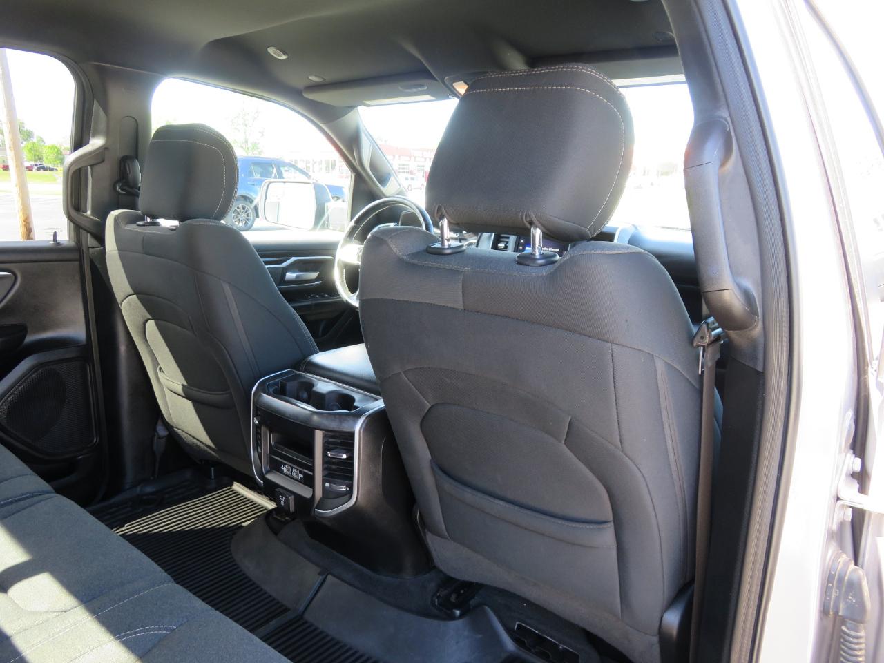 RAM 1500 Big Horn 4x4 Crew Cab 5'7" Box 2020