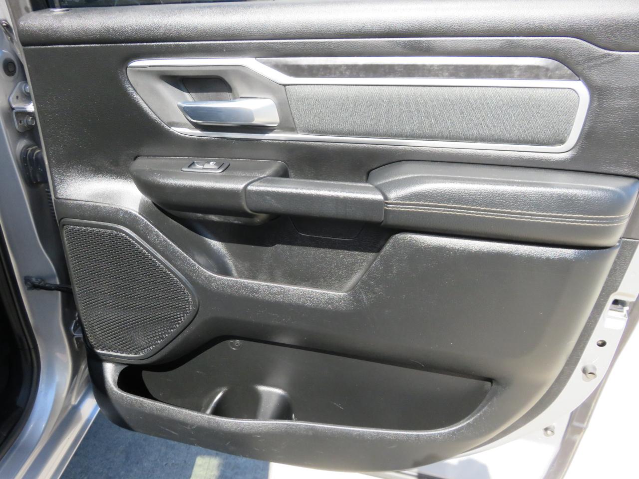 RAM 1500 Big Horn 4x4 Crew Cab 5'7" Box 2020