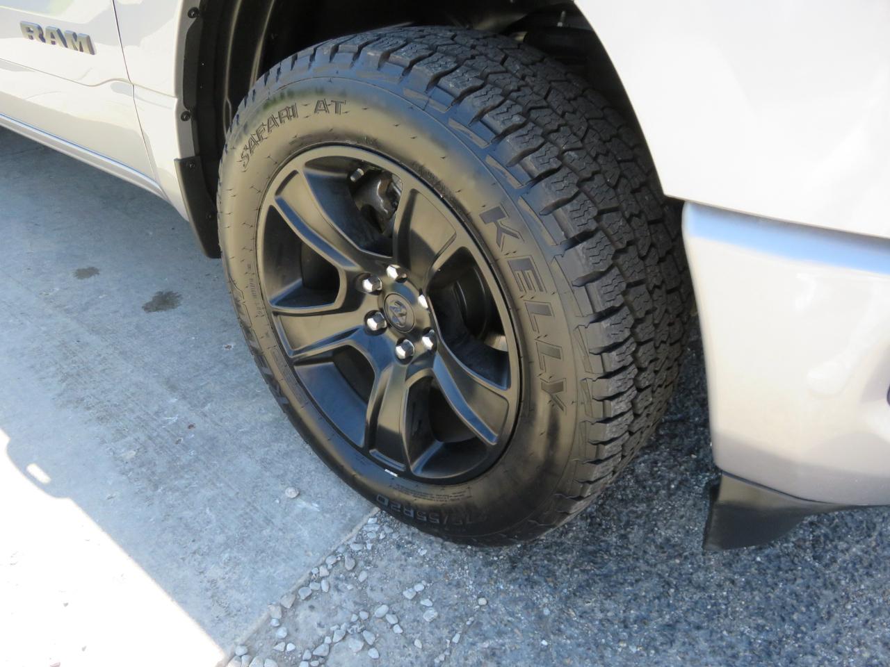 RAM 1500 Big Horn 4x4 Crew Cab 5'7" Box 2020