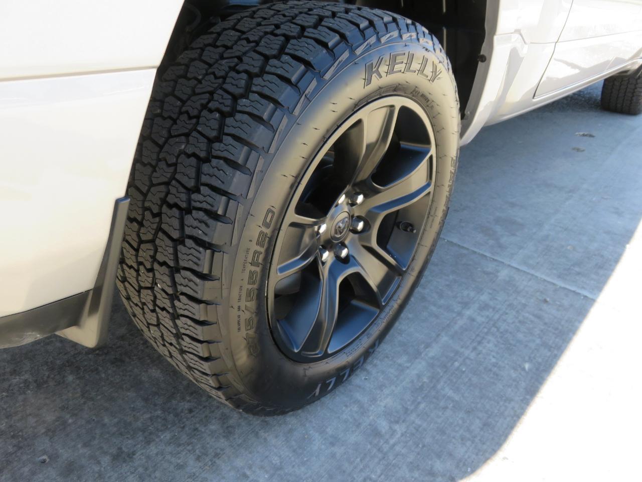 RAM 1500 Big Horn 4x4 Crew Cab 5'7" Box 2020