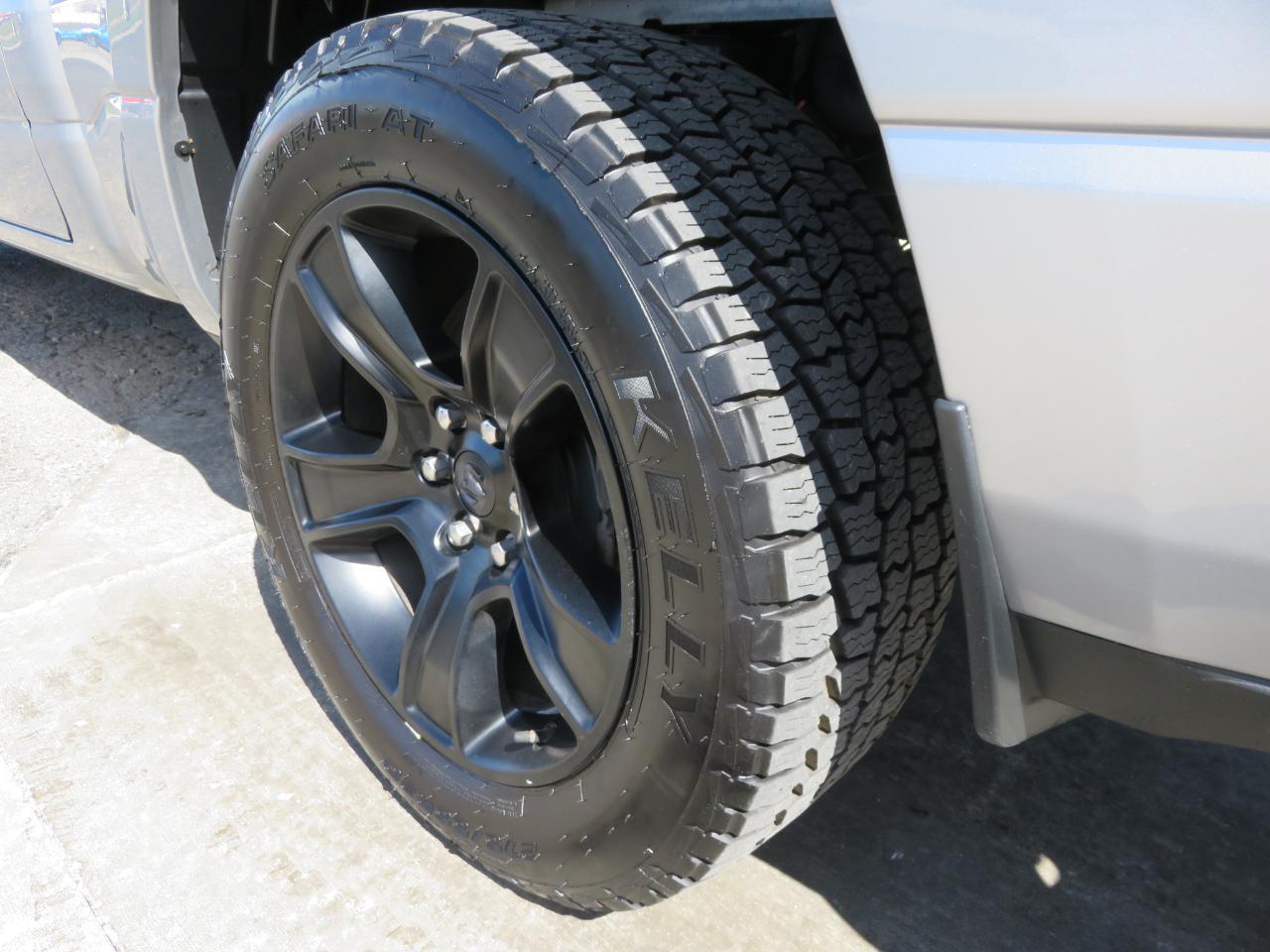 RAM 1500 Big Horn 4x4 Crew Cab 5'7" Box 2020