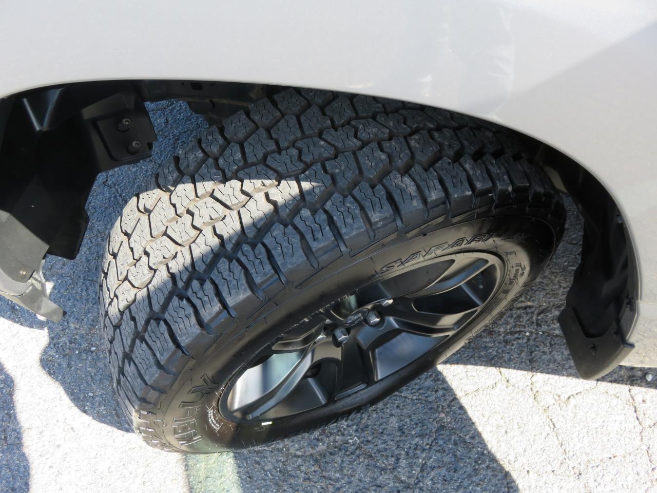 RAM 1500 Big Horn 4x4 Crew Cab 5'7" Box 2020
