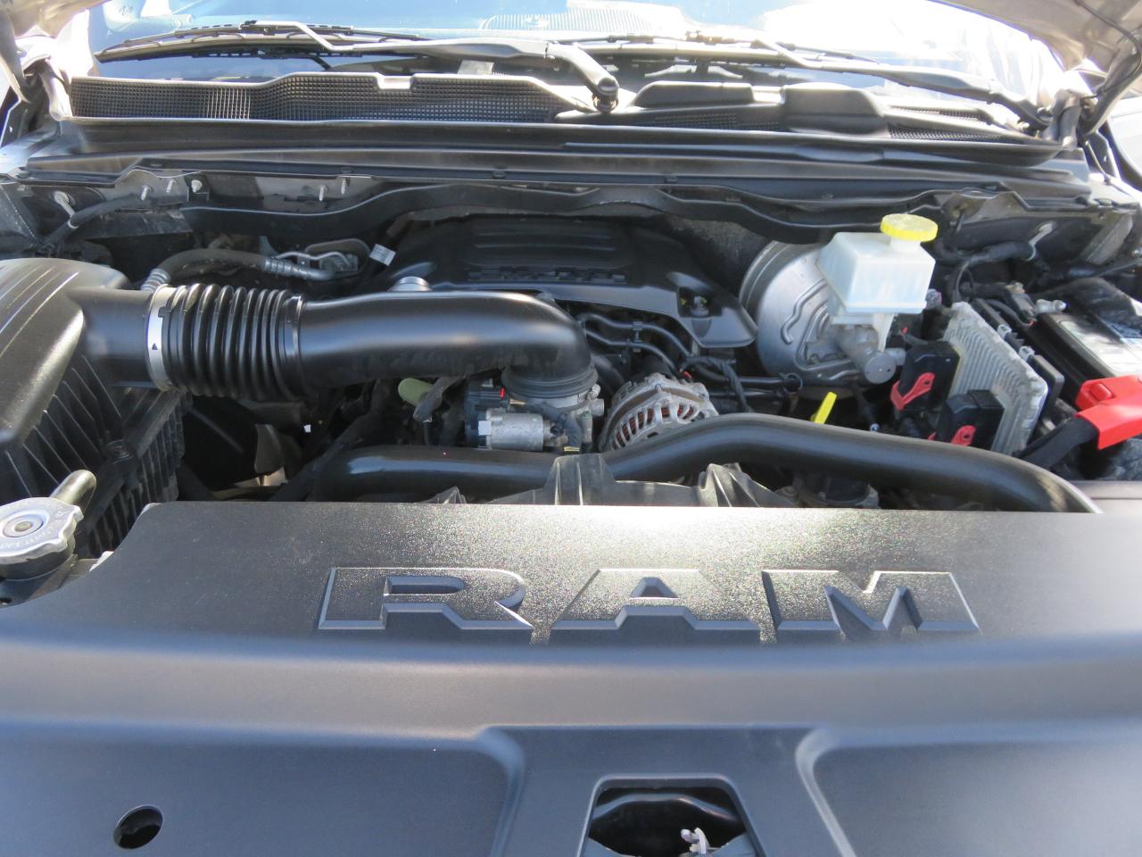 RAM 1500 Big Horn 4x4 Crew Cab 5'7" Box 2020