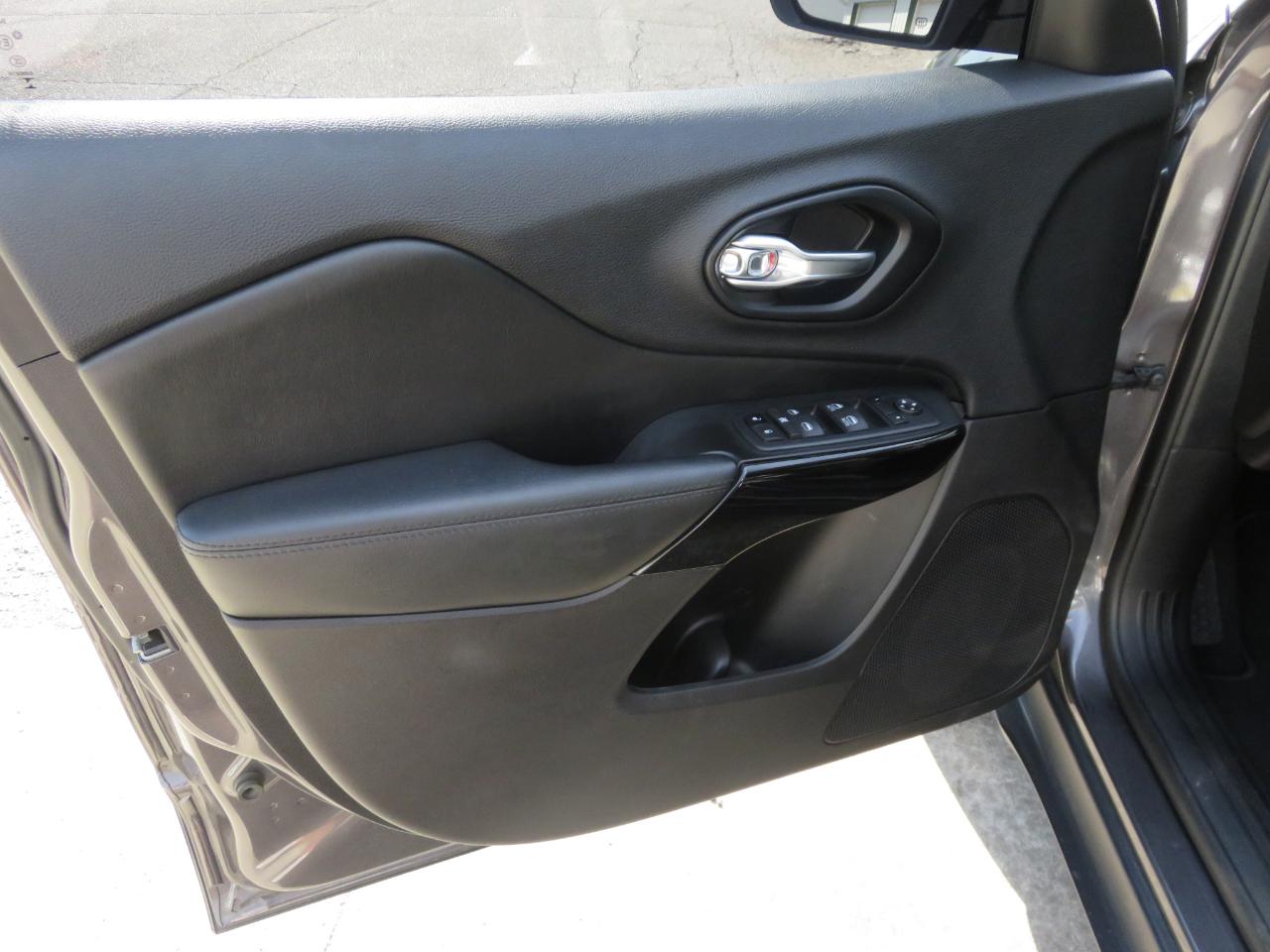 Jeep Cherokee Altitude FWD 2021
