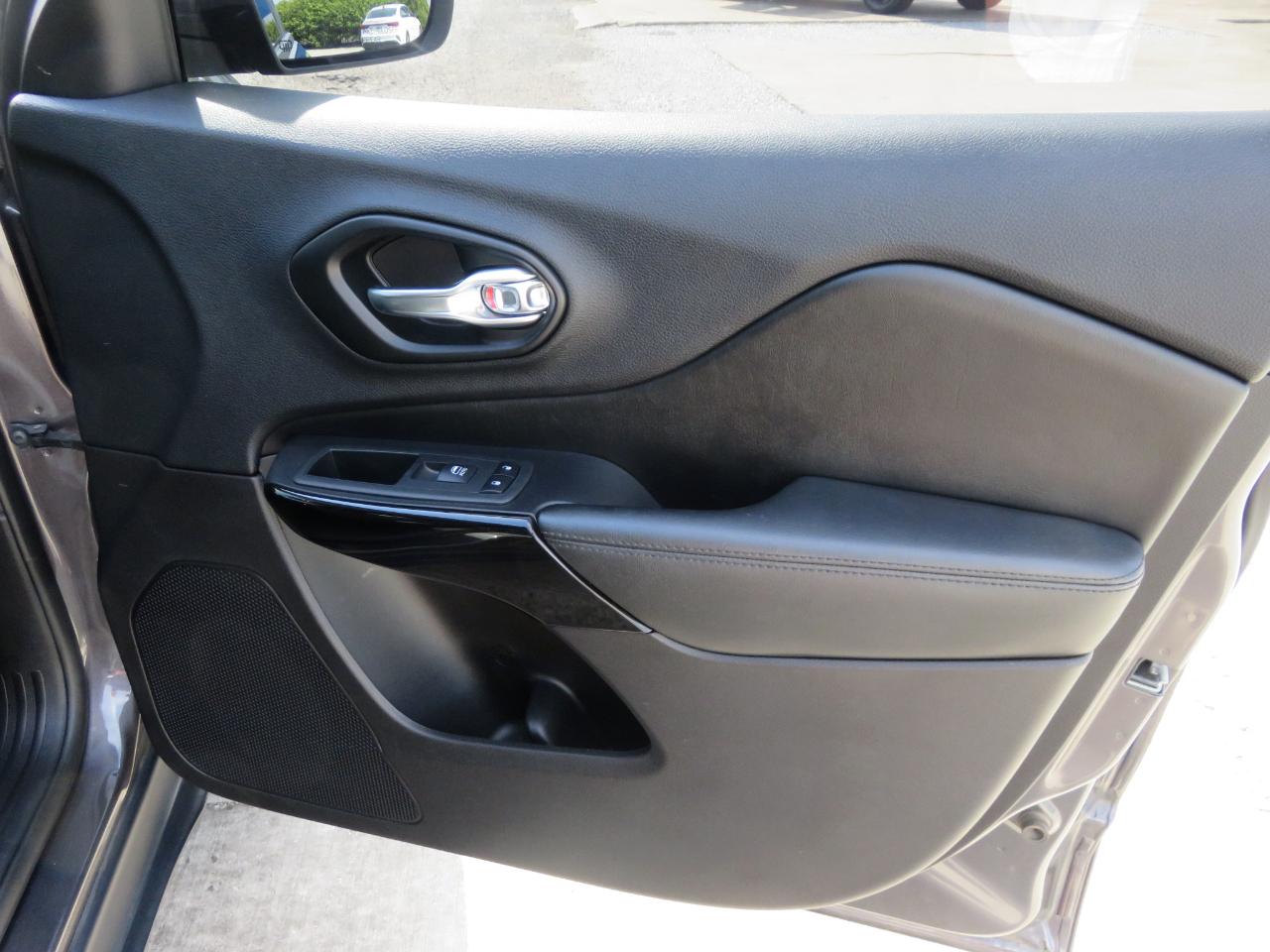 Jeep Cherokee Altitude FWD 2021