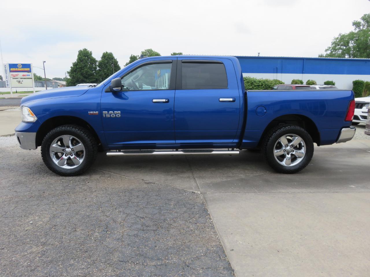 RAM 1500 Big Horn 4x4 Crew Cab 5'7" Box 2017