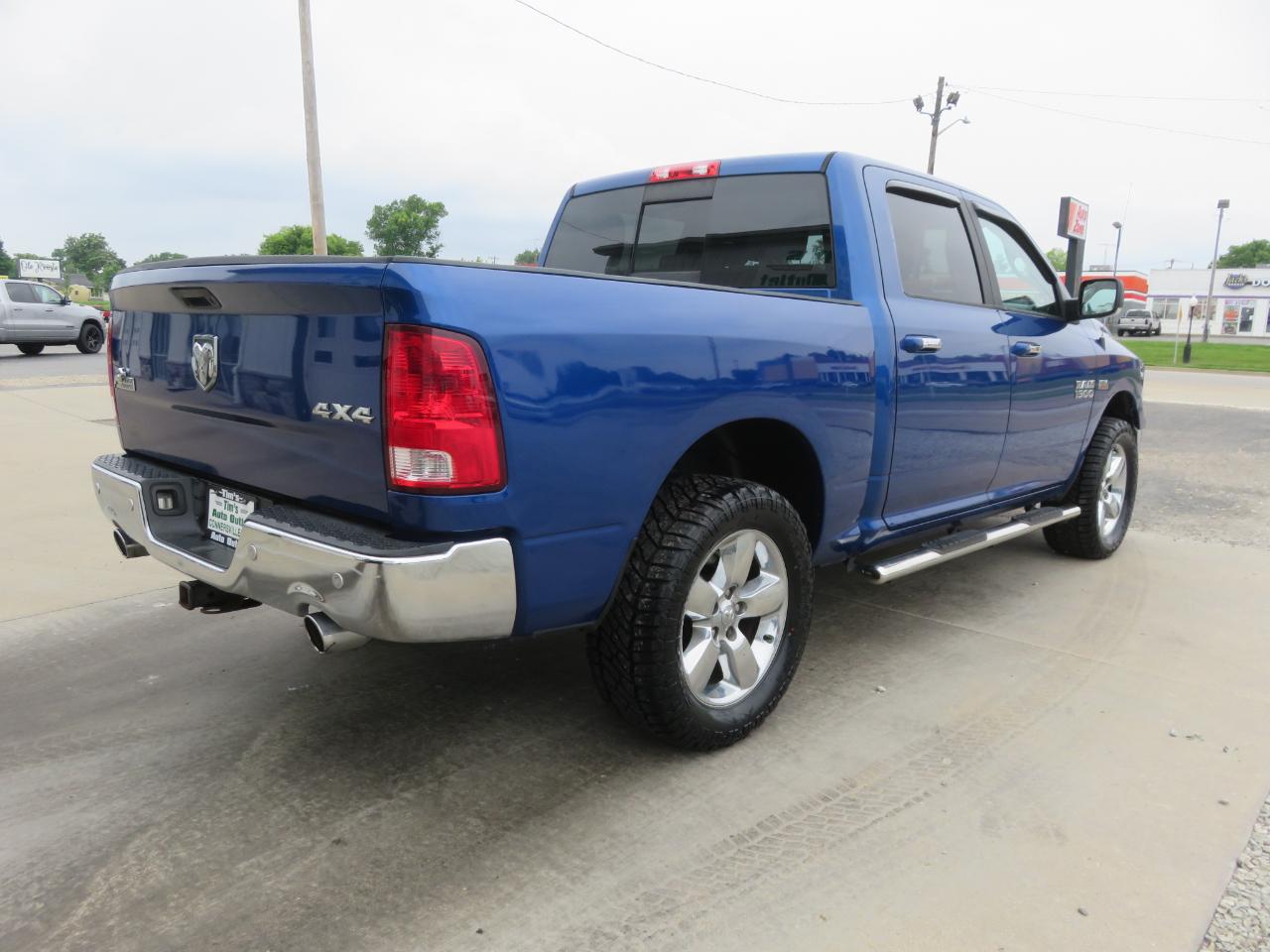 RAM 1500 Big Horn 4x4 Crew Cab 5'7" Box 2017