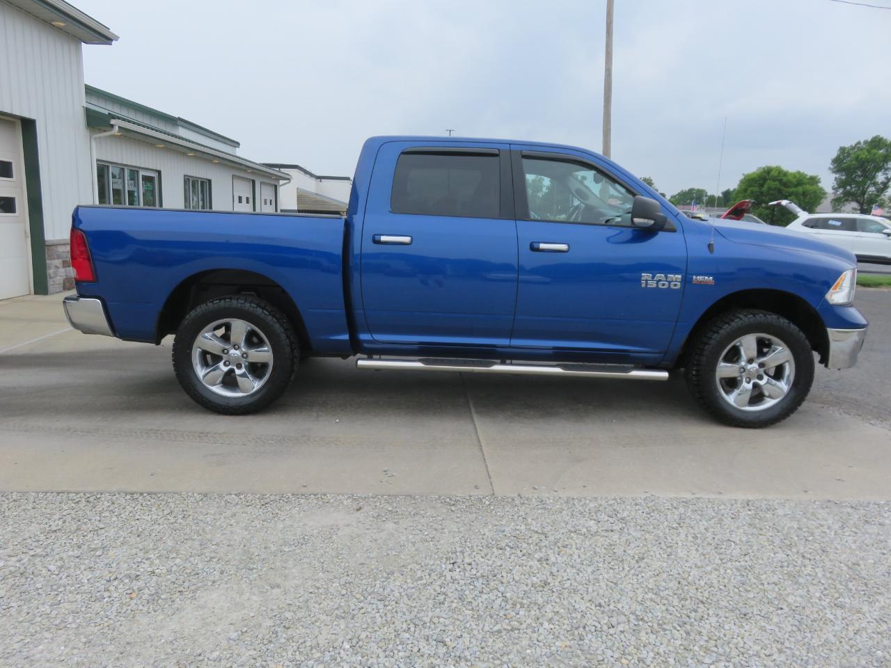 RAM 1500 Big Horn 4x4 Crew Cab 5'7" Box 2017