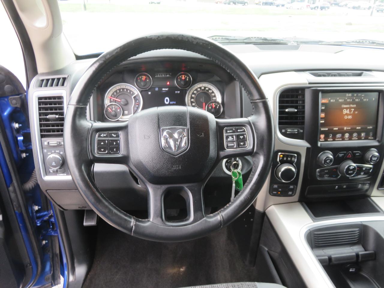 RAM 1500 Big Horn 4x4 Crew Cab 5'7" Box 2017
