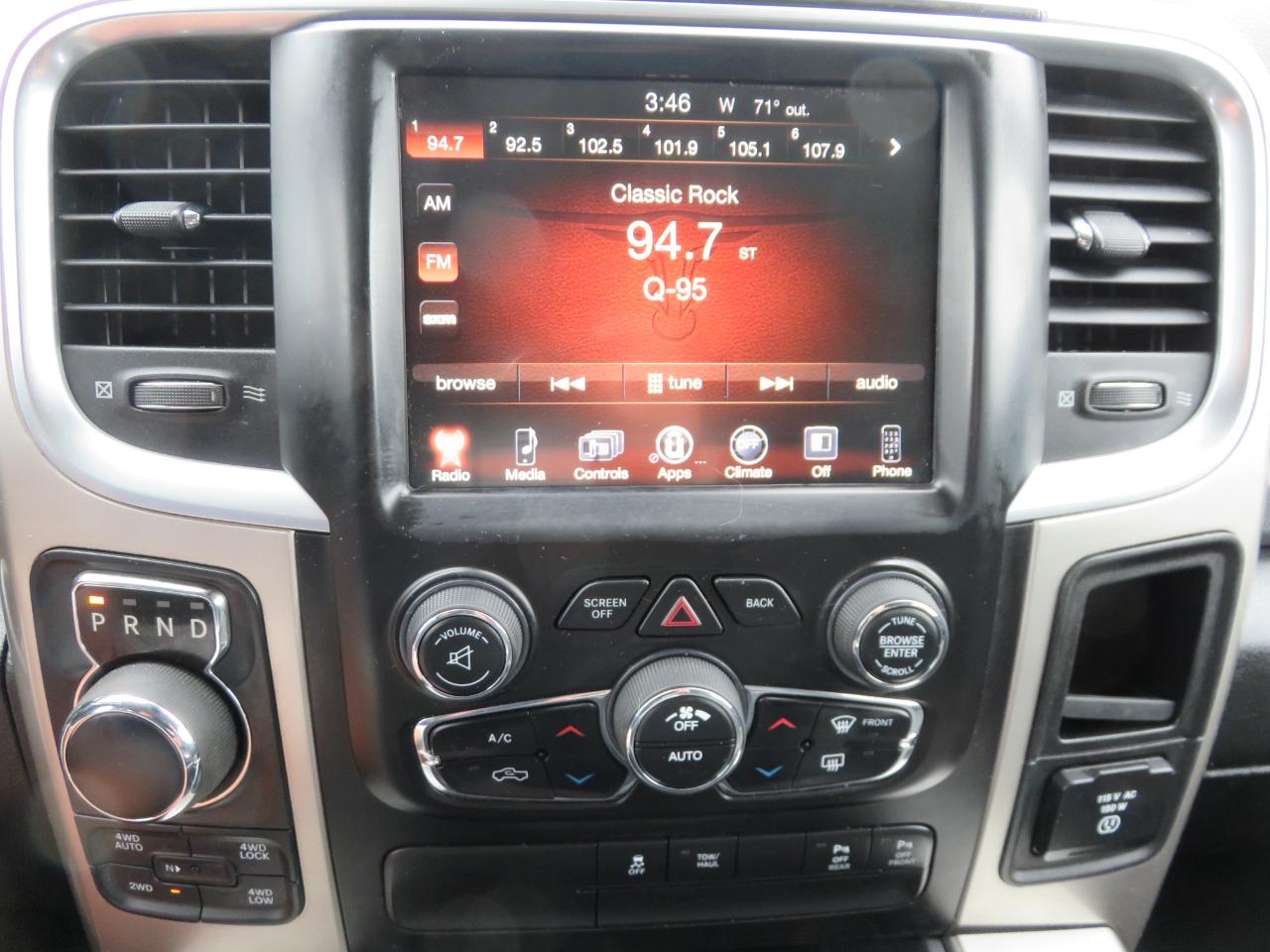 RAM 1500 Big Horn 4x4 Crew Cab 5'7" Box 2017