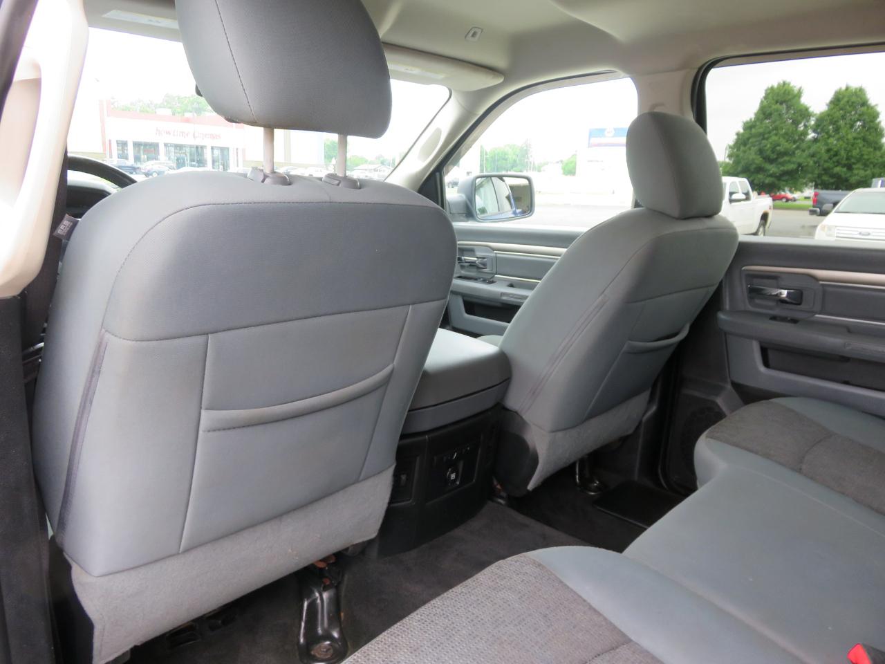 RAM 1500 Big Horn 4x4 Crew Cab 5'7" Box 2017