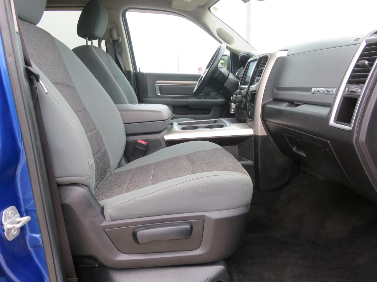 RAM 1500 Big Horn 4x4 Crew Cab 5'7" Box 2017