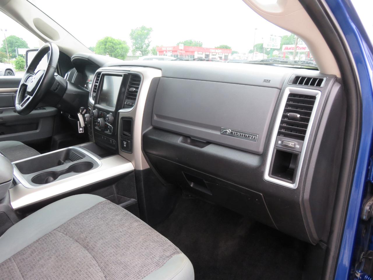 RAM 1500 Big Horn 4x4 Crew Cab 5'7" Box 2017