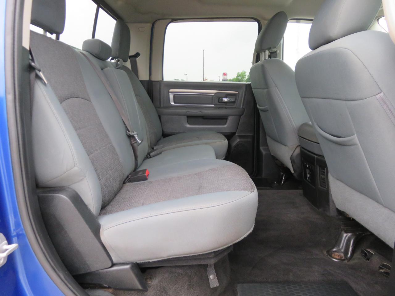 RAM 1500 Big Horn 4x4 Crew Cab 5'7" Box 2017