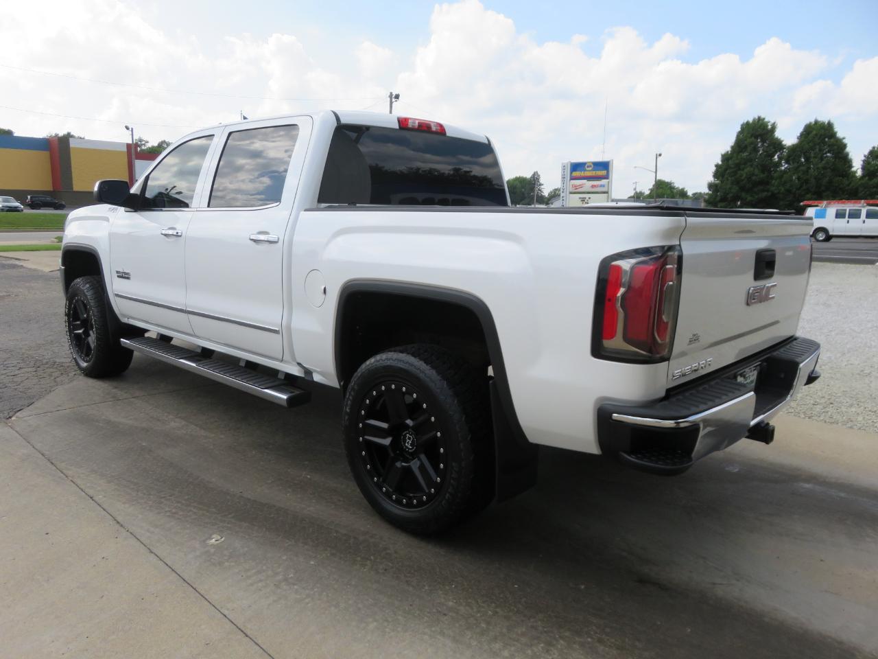 GMC Sierra 1500 4WD Crew Cab 143.5" SLT 2018