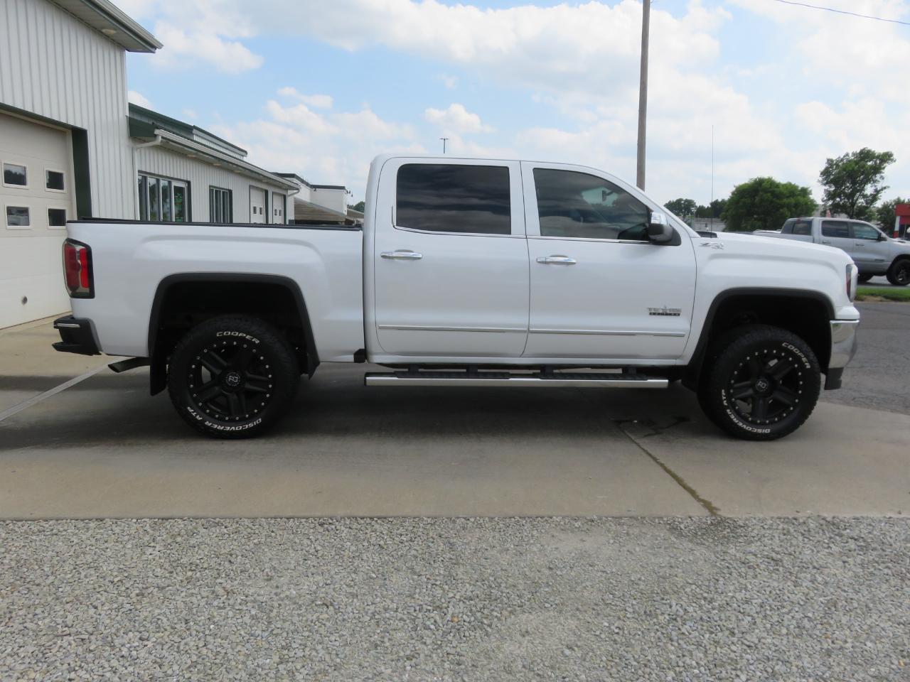 GMC Sierra 1500 4WD Crew Cab 143.5" SLT 2018