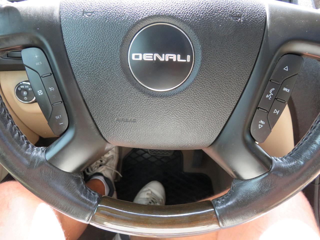 GMC Acadia AWD 4dr Denali 2012