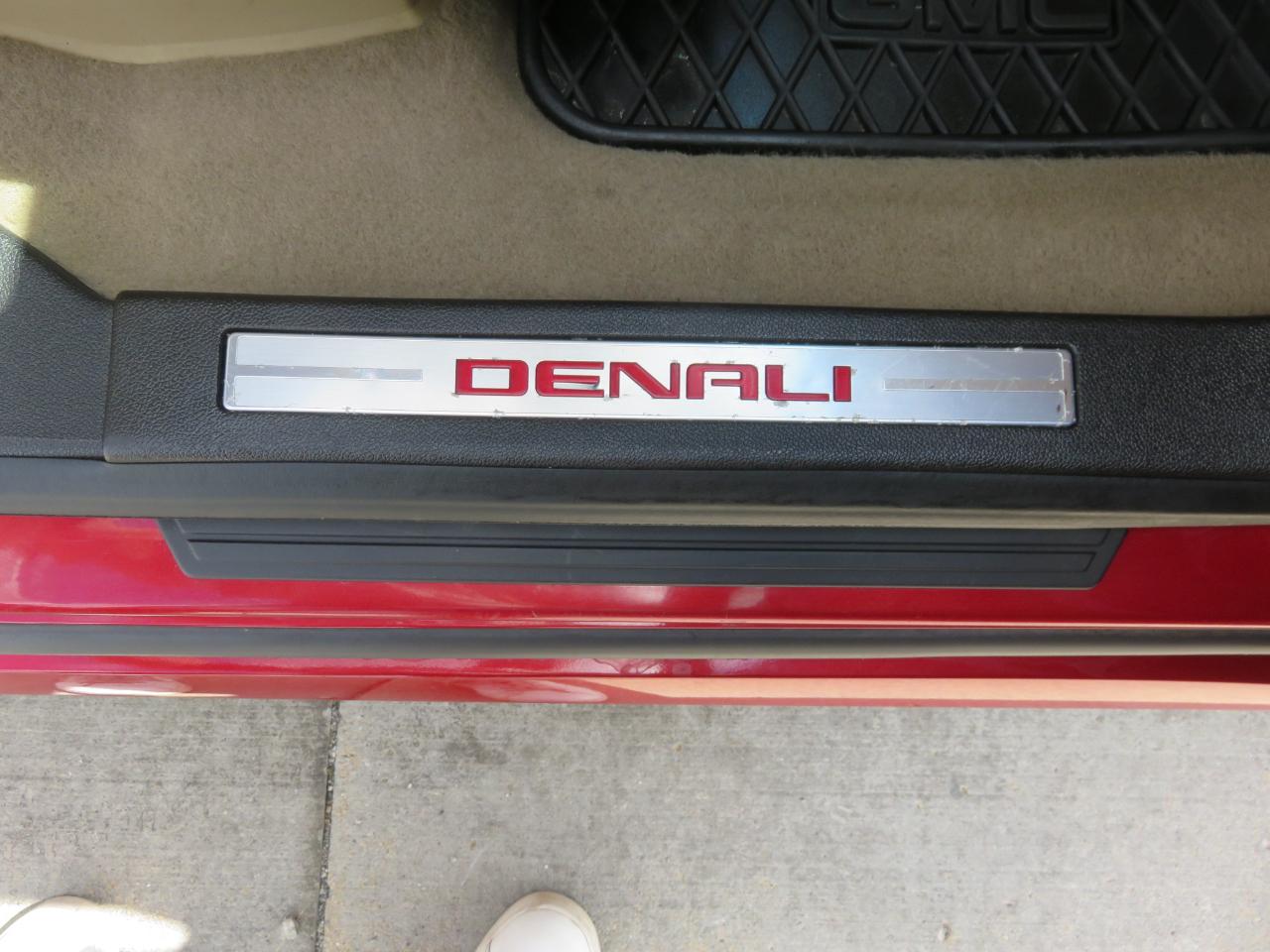 GMC Acadia AWD 4dr Denali 2012