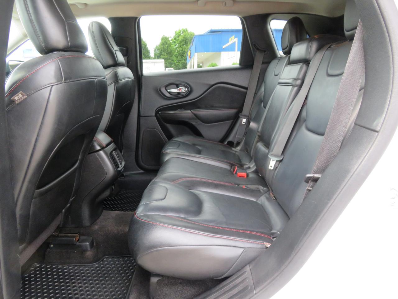 Jeep Cherokee 4WD 4dr Trailhawk 2015