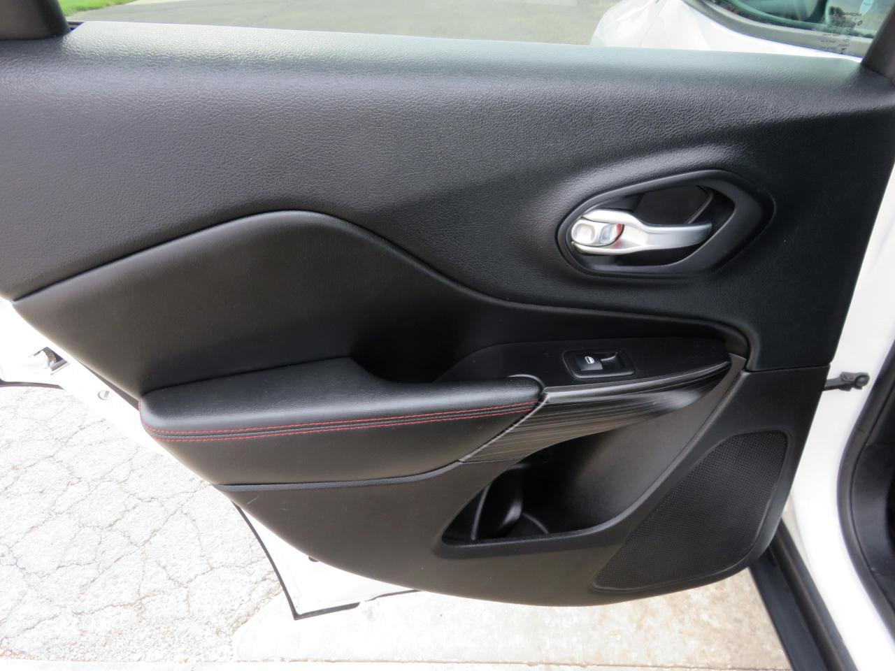Jeep Cherokee 4WD 4dr Trailhawk 2015