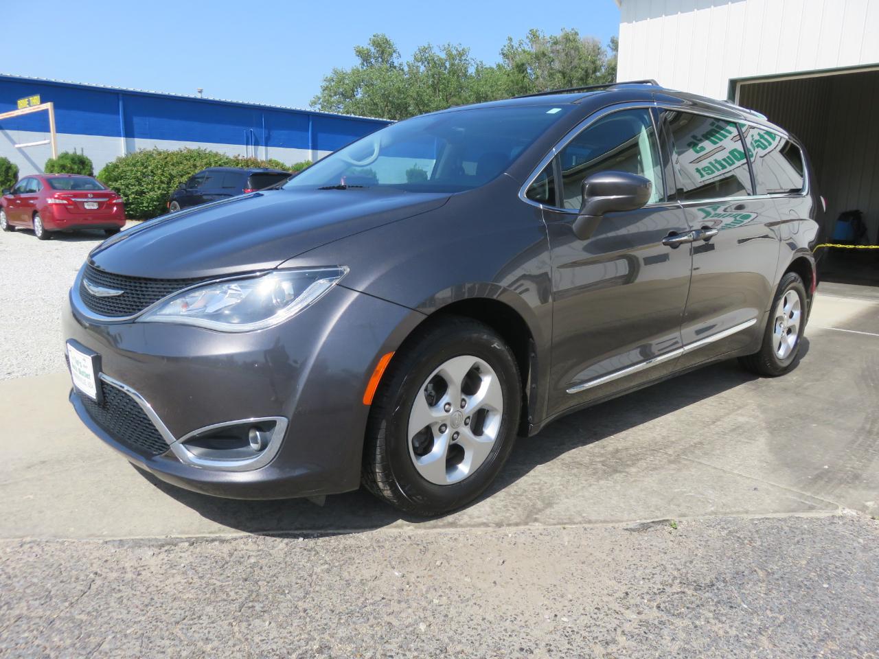 Chrysler Pacifica Touring-L Plus FWD 2017