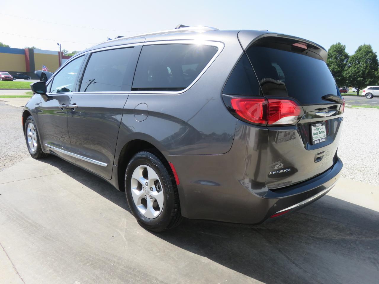 Chrysler Pacifica Touring-L Plus FWD 2017