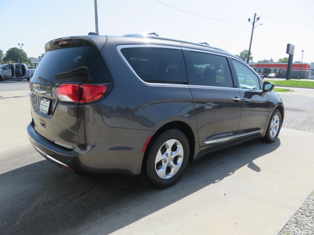 Chrysler Pacifica Touring-L Plus FWD 2017