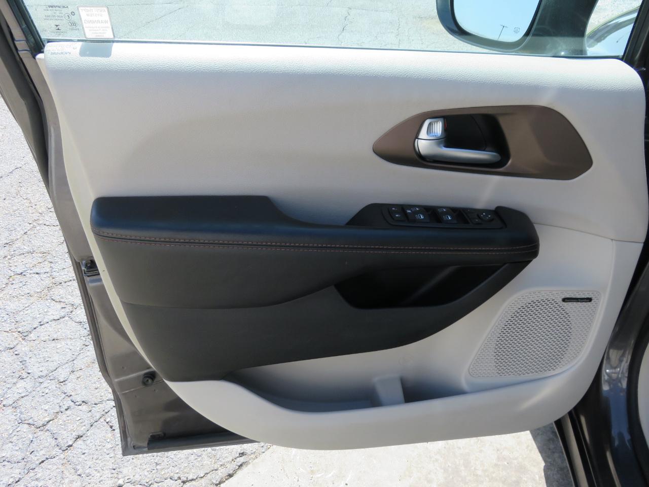 Chrysler Pacifica Touring-L Plus FWD 2017