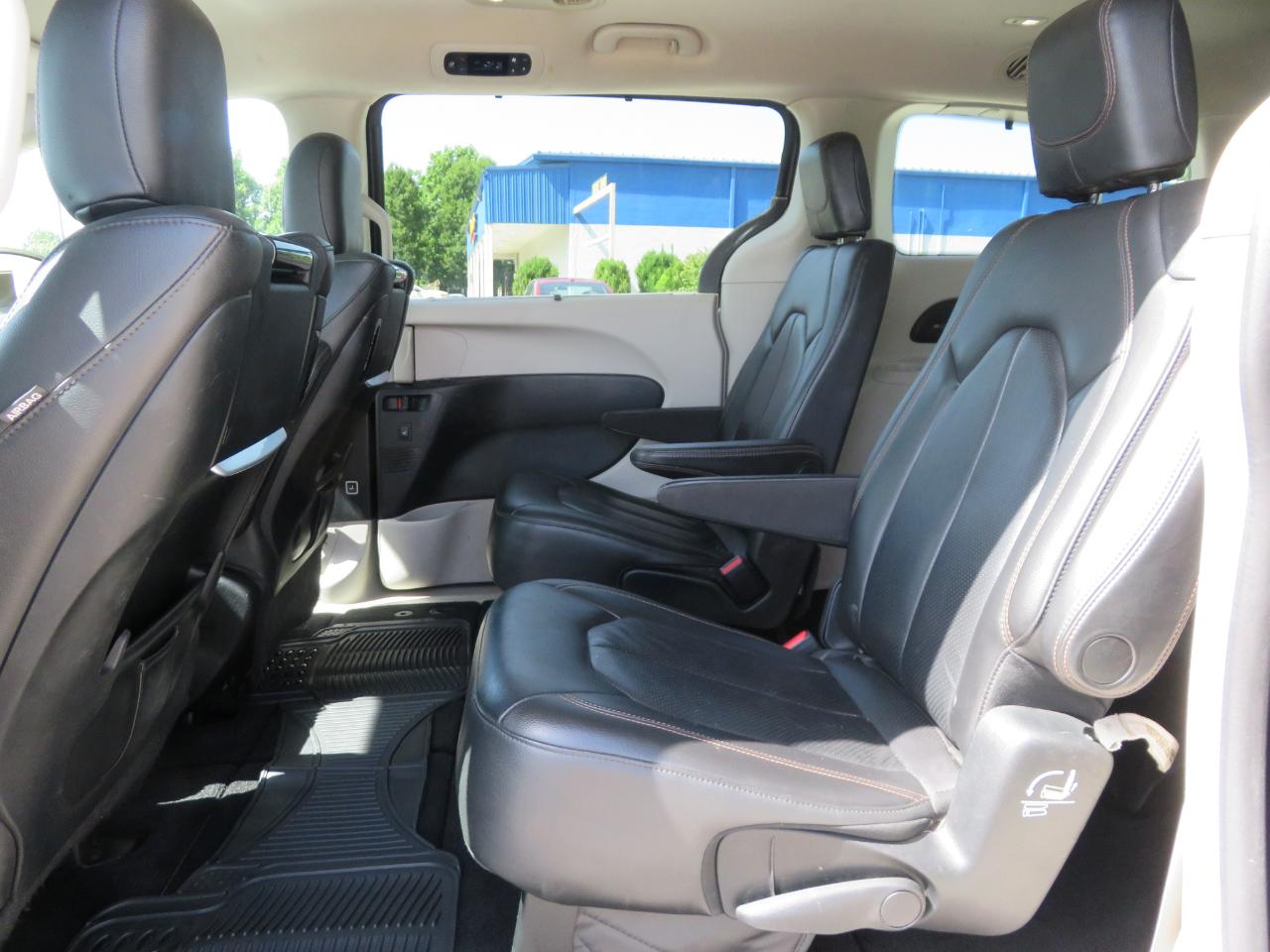 Chrysler Pacifica Touring-L Plus FWD 2017