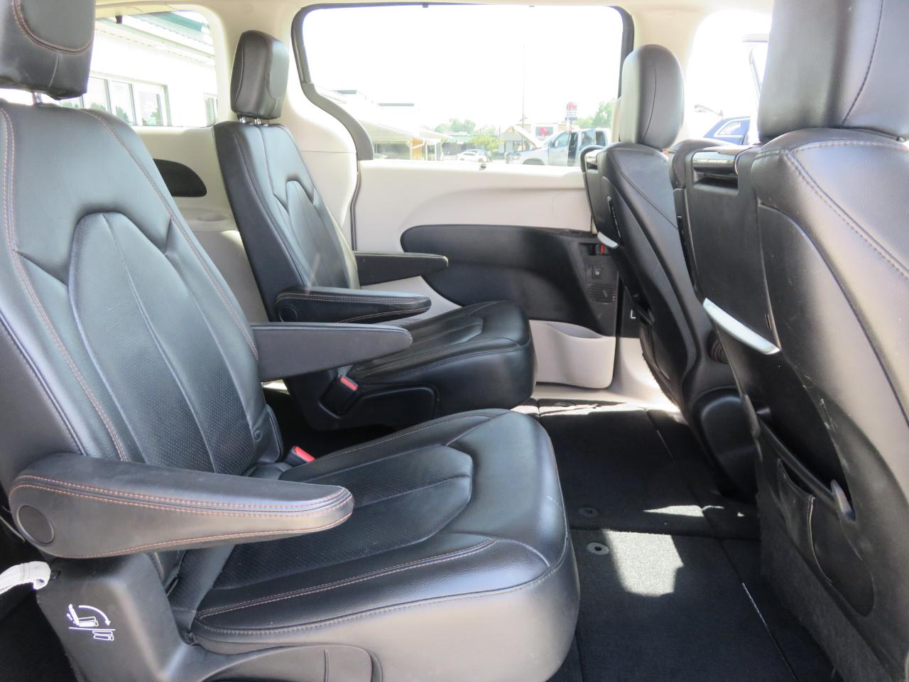 Chrysler Pacifica Touring-L Plus FWD 2017