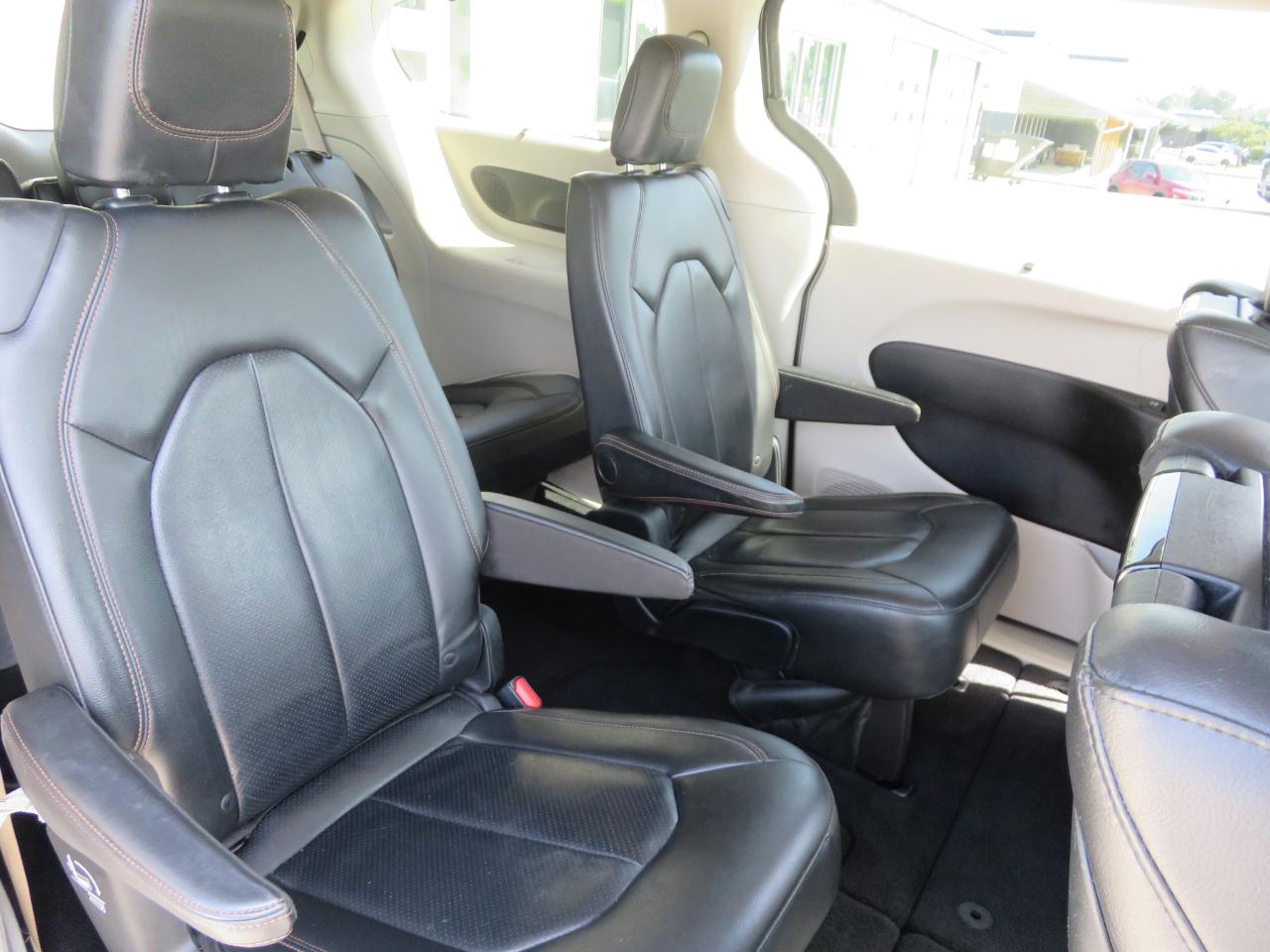 Chrysler Pacifica Touring-L Plus FWD 2017