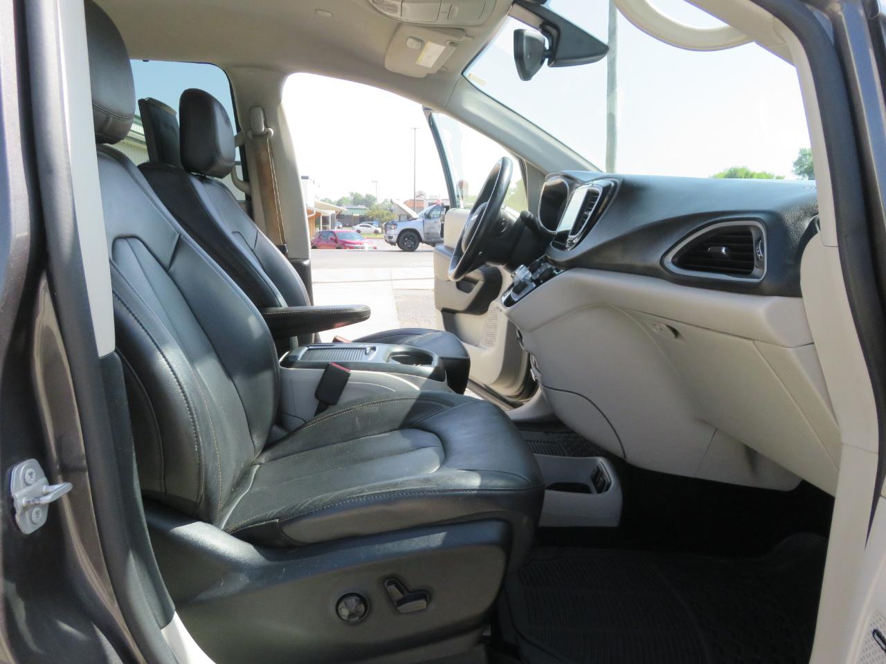 Chrysler Pacifica Touring-L Plus FWD 2017