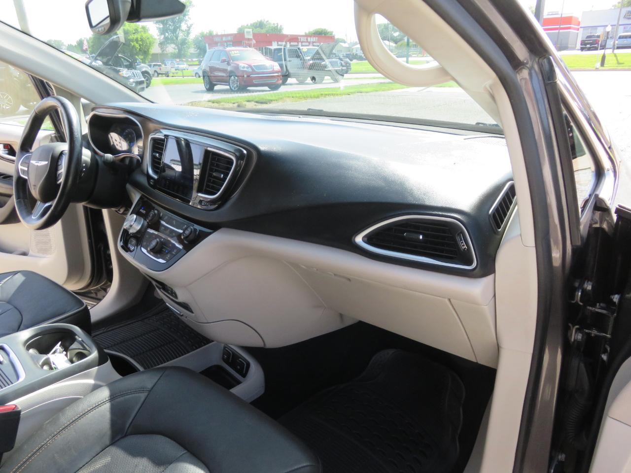 Chrysler Pacifica Touring-L Plus FWD 2017