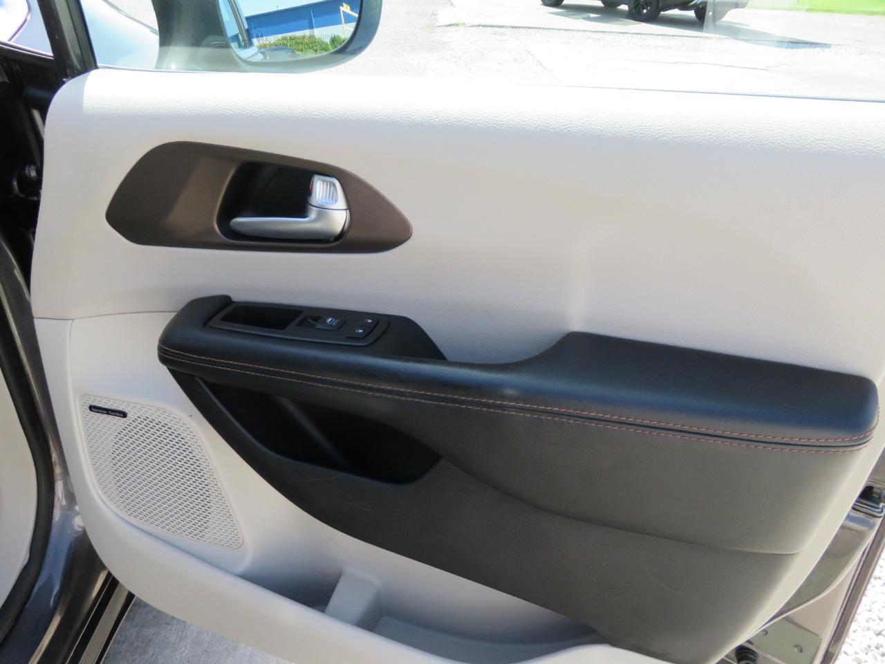 Chrysler Pacifica Touring-L Plus FWD 2017