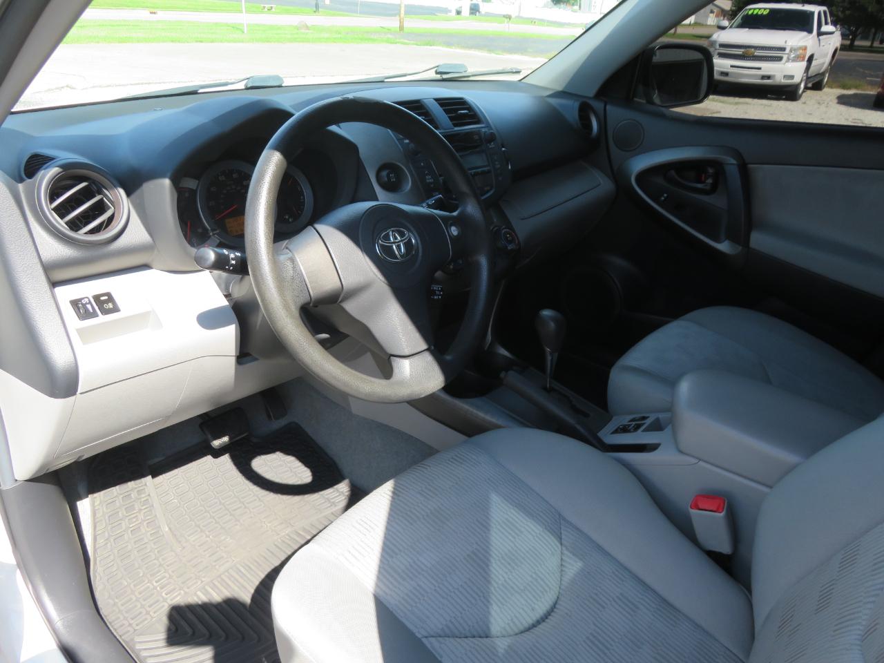 Toyota RAV4 4WD 4dr 4-cyl 4-Spd AT (Natl) 2010