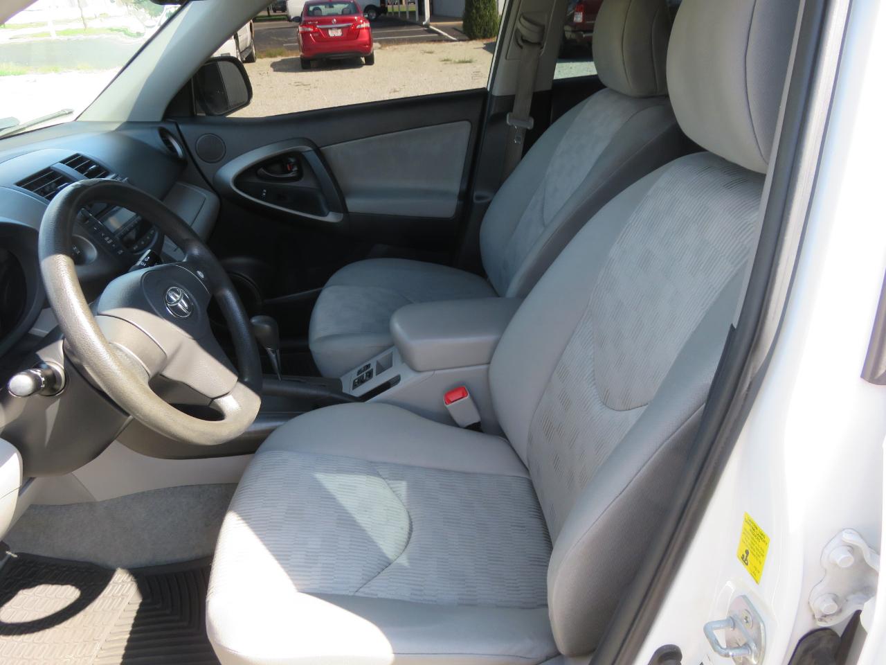 Toyota RAV4 4WD 4dr 4-cyl 4-Spd AT (Natl) 2010