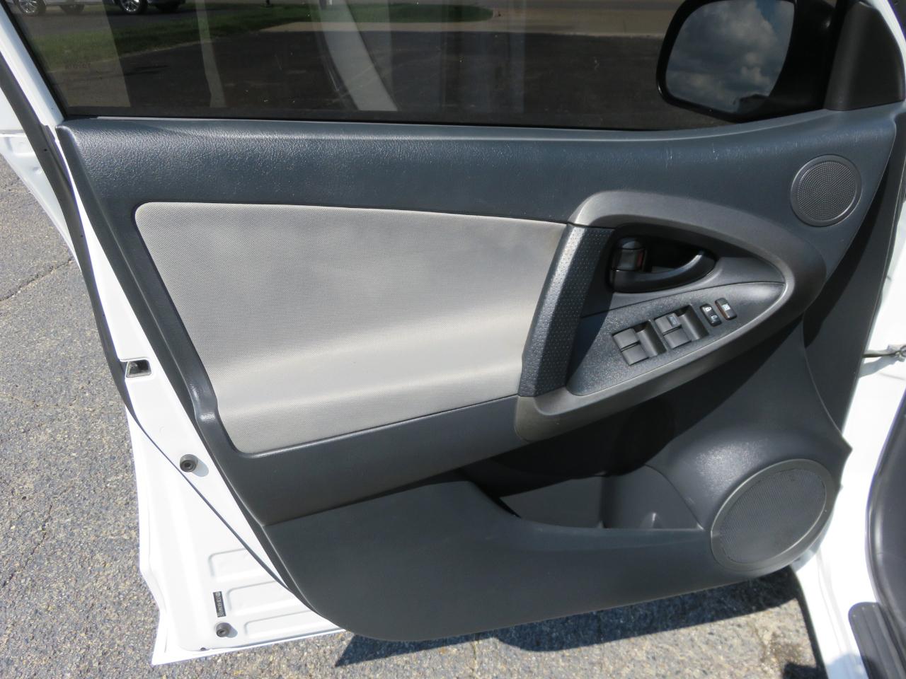 Toyota RAV4 4WD 4dr 4-cyl 4-Spd AT (Natl) 2010