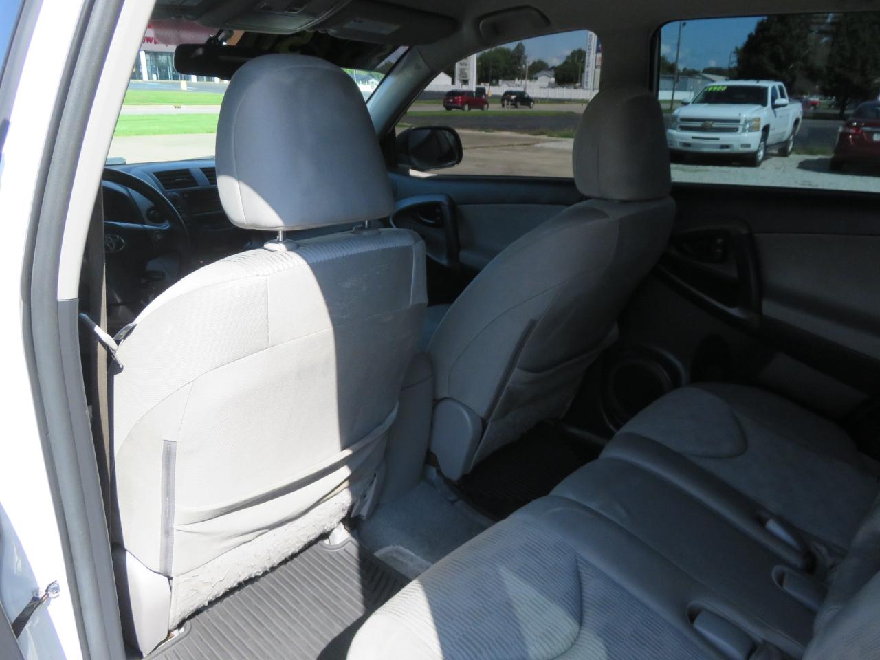 Toyota RAV4 4WD 4dr 4-cyl 4-Spd AT (Natl) 2010
