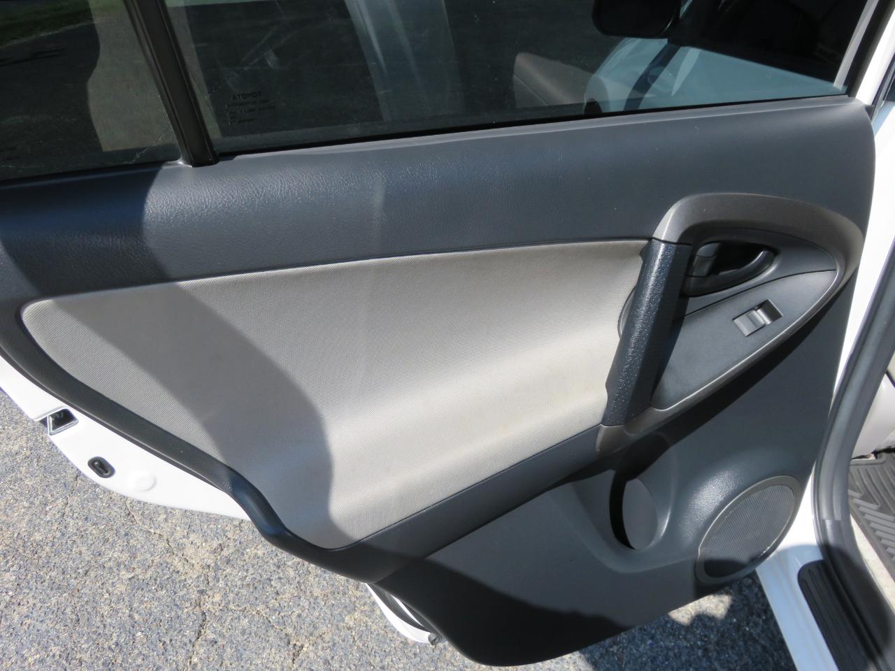 Toyota RAV4 4WD 4dr 4-cyl 4-Spd AT (Natl) 2010