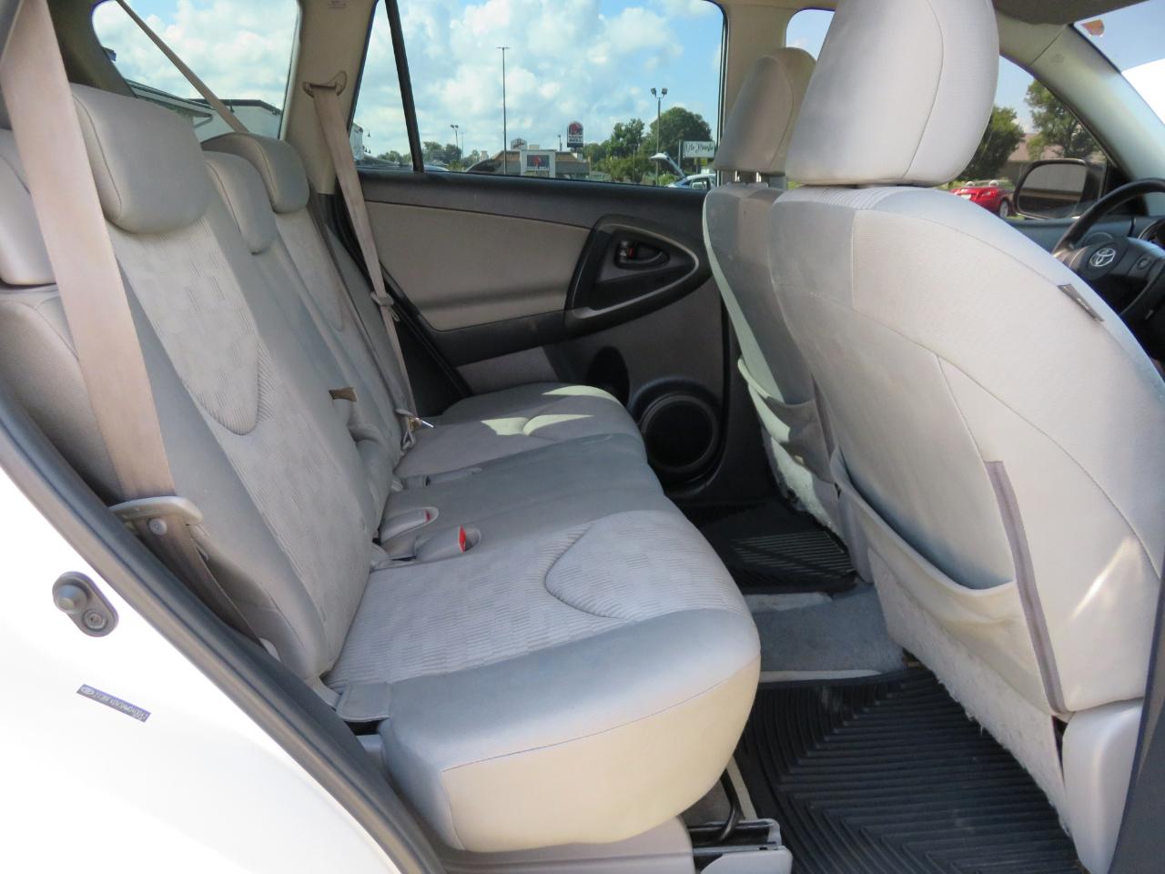 Toyota RAV4 4WD 4dr 4-cyl 4-Spd AT (Natl) 2010