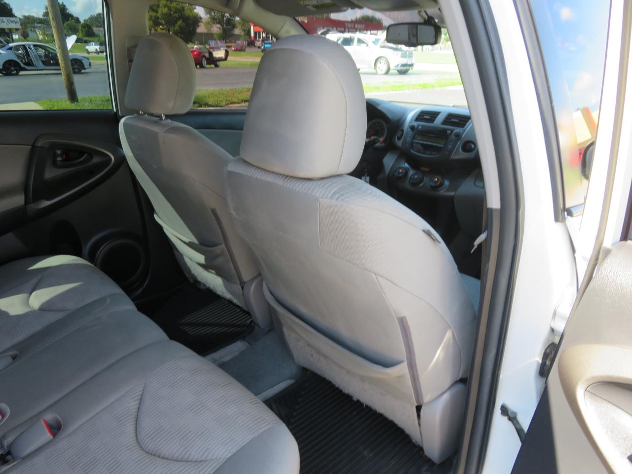 Toyota RAV4 4WD 4dr 4-cyl 4-Spd AT (Natl) 2010