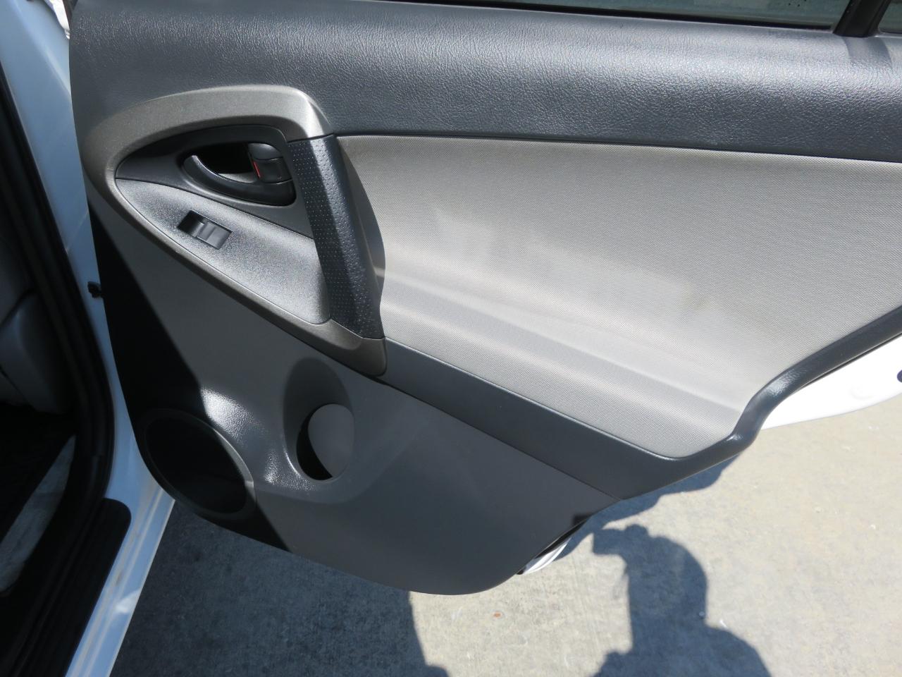 Toyota RAV4 4WD 4dr 4-cyl 4-Spd AT (Natl) 2010